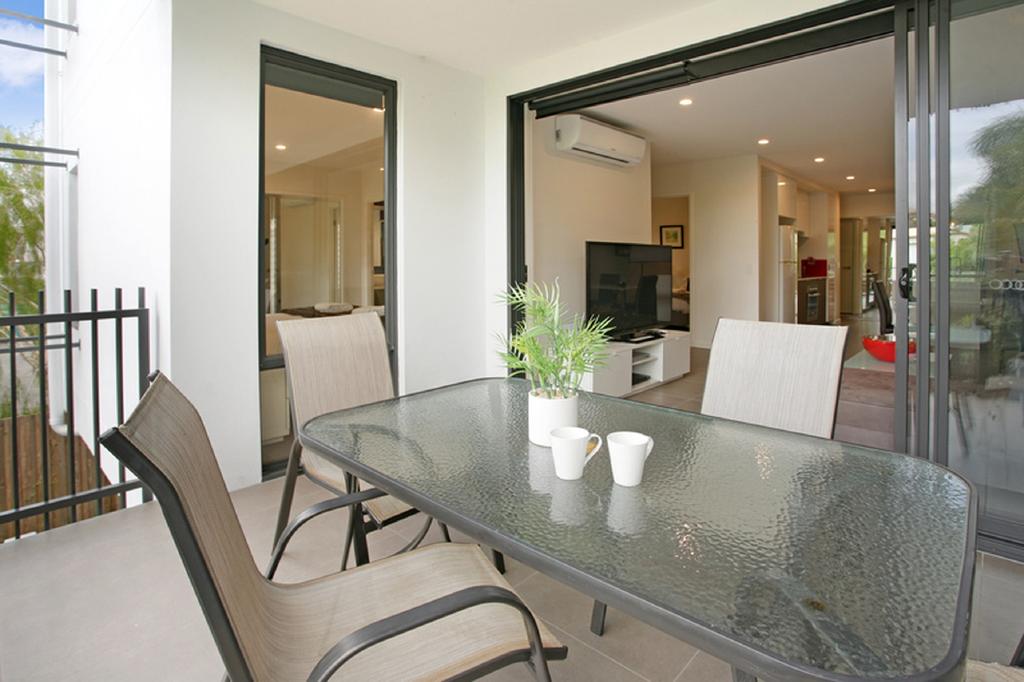 Back Of The Block Bulimba - Executive 3BR Bulimba Apartment With Leafy Outlook - thumb 3