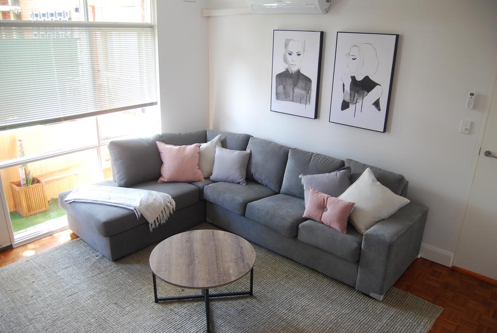 Balcony Retreat Apartment by Ready Set Host - Accommodation Adelaide