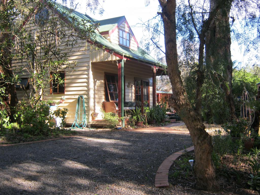 Ballarat cottages incorporating yarrowee cottage and Admirals cottage