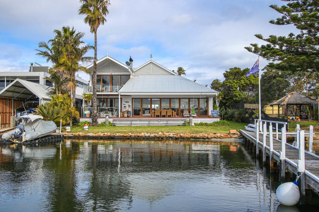 Bancroft Bay Frontage - New South Wales Tourism 