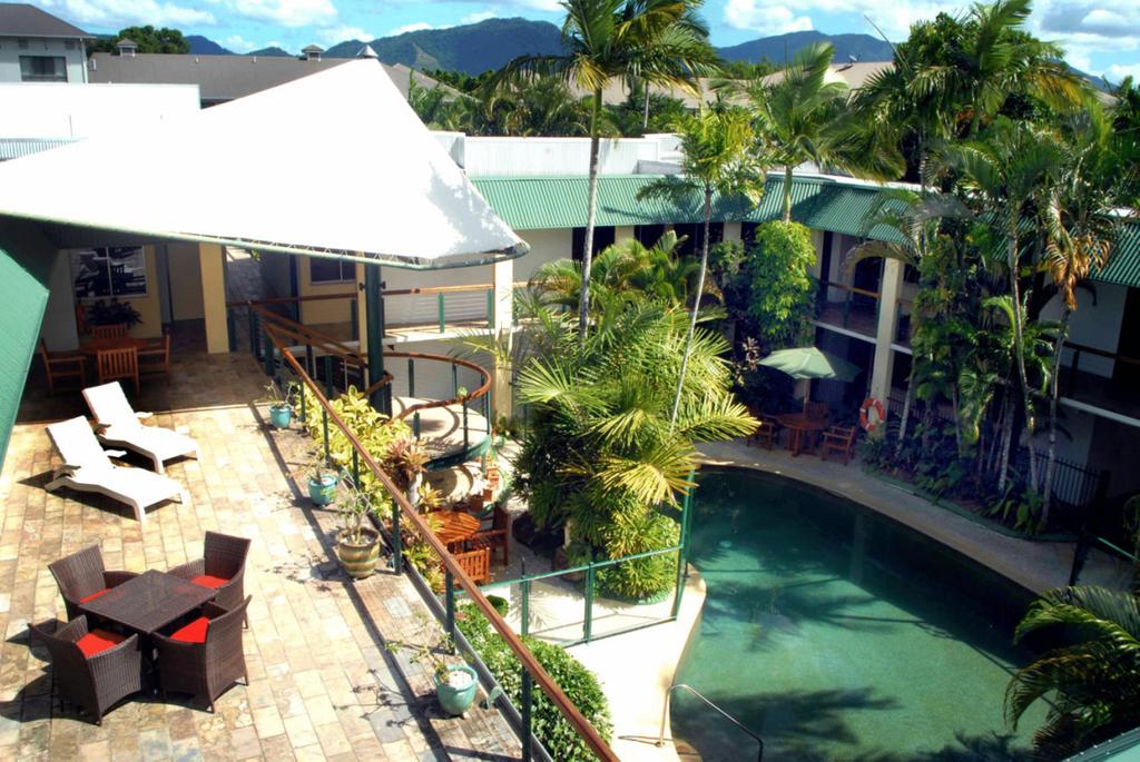 Bay Village Tropical Retreat  Apartments - Accommodation Airlie Beach