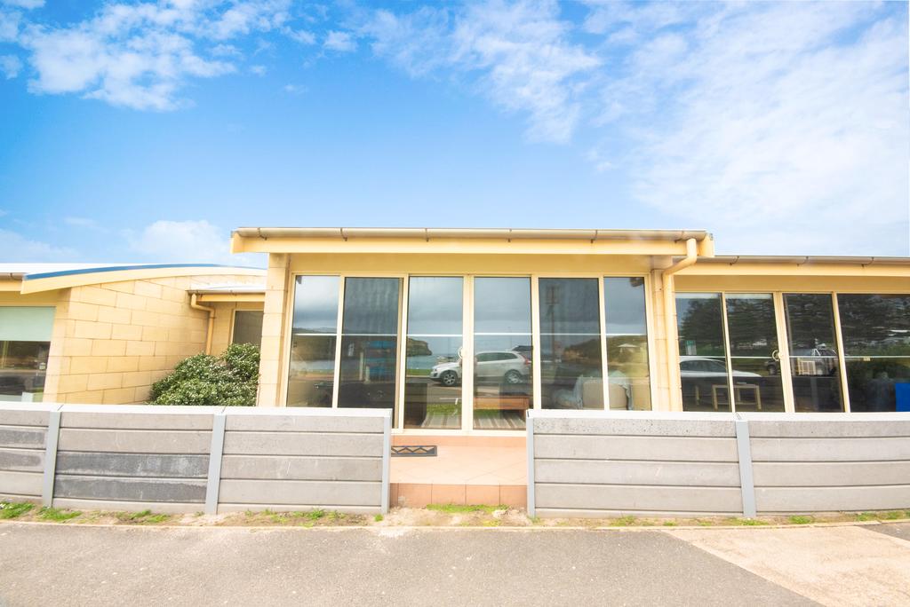Bayview no 2 - Next to the Beach - Accommodation Adelaide
