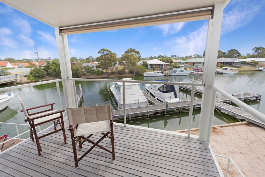 Beach 2 - waterfront villa and beach - New South Wales Tourism 