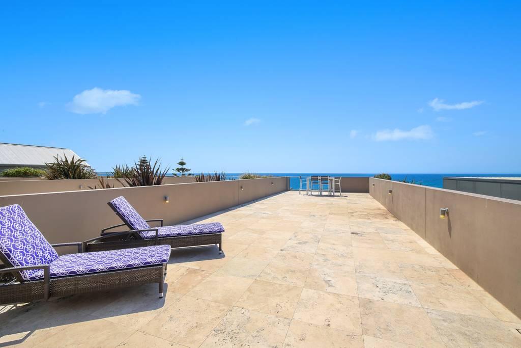 Beach And Ocean Front Penthouse With Wifi And Parking - thumb 3
