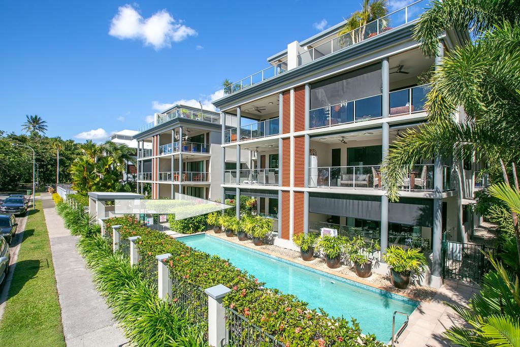 Beachfront Apartment With Ocean Views - thumb 1