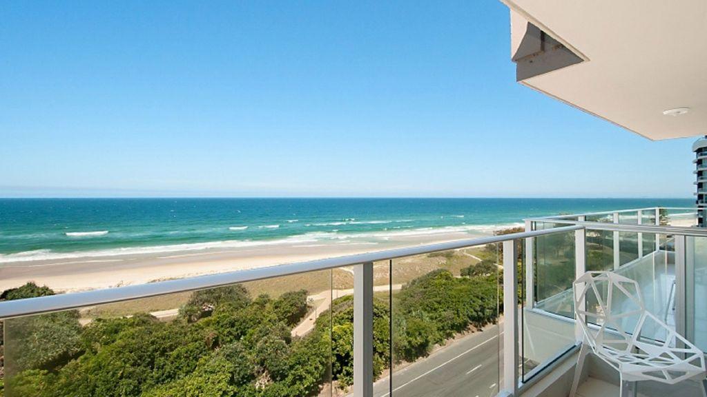 Beachfront Apt Main Beach - Accommodation Adelaide