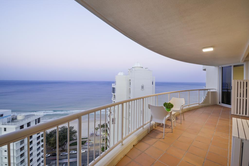 Beachfront Luxury 3 Bedroom In The Heart Of Surfers Paradise - Ocean Views Plus Indoor/outdoor Pool - Southport Accommodation 2