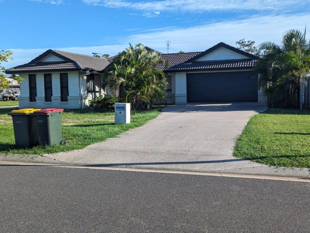 Spacious Entire 4Bedroom House in Gladstone 1 to 8 People can Stay