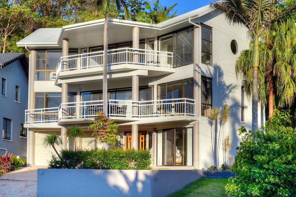 BEACHSIDE MANOR - walk to the beach - New South Wales Tourism 