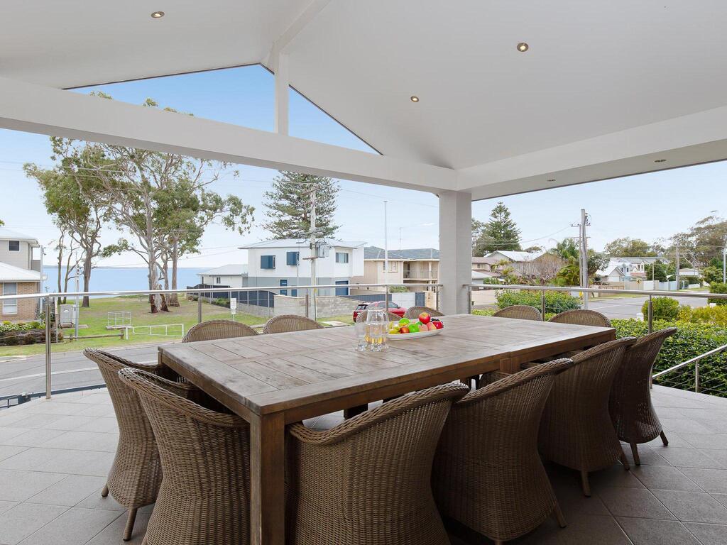 Beauty and the Beach' 88 Foreshore Drive - large home with WIFI  water views - Accommodation Adelaide