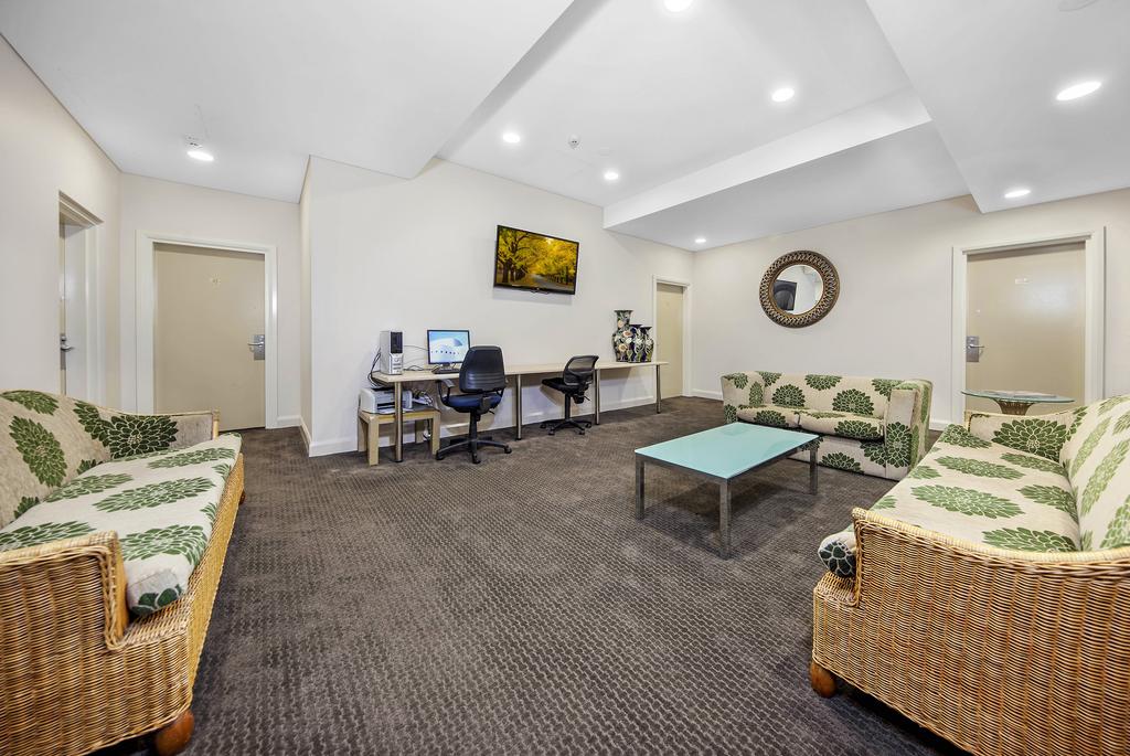 Belconnen Way Hotel & Serviced Apartments - thumb 1