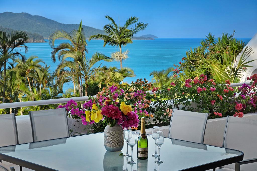 Bella Azure Two Bedroom Two Bathroom Spacious Ocean-view Apartment With Golf Buggy - Accommodation Hamilton Island 0