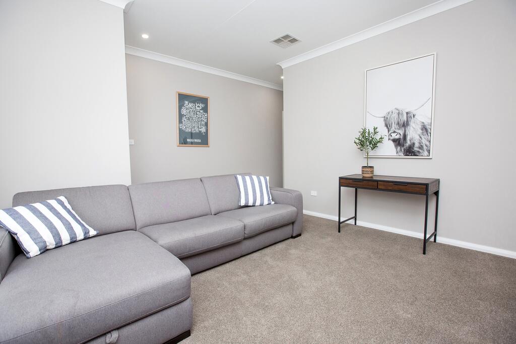Best Central Wagga Townhouse - Wagga Wagga Accommodation 3