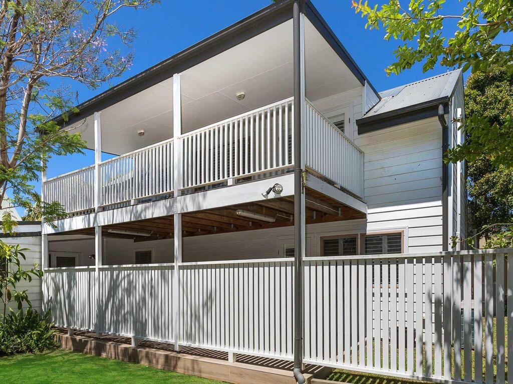 Blake Loft on Manning - 500 metres to two beaches - Accommodation BNB