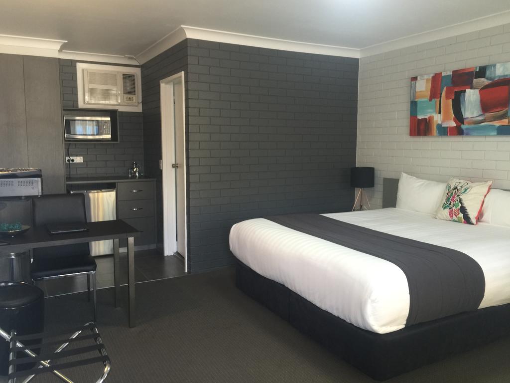 Blue Violet Motor Inn - Accommodation Adelaide